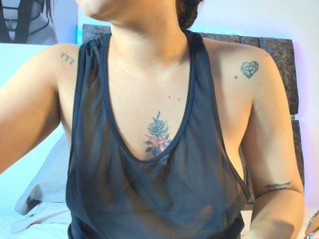 taniamilan live cam on BongaCams