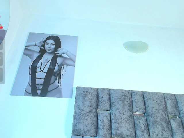 taniamilan Live Cam on BongaCams