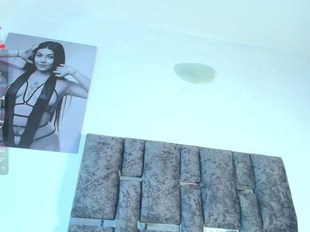 taniamilan live cam on BongaCams
