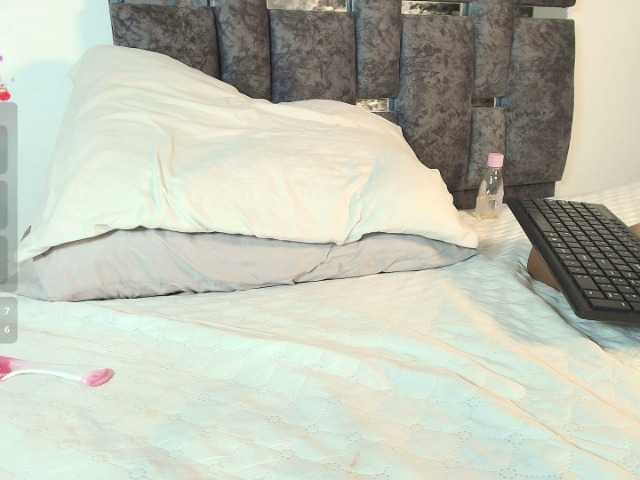 taniamilan live cam on BongaCams