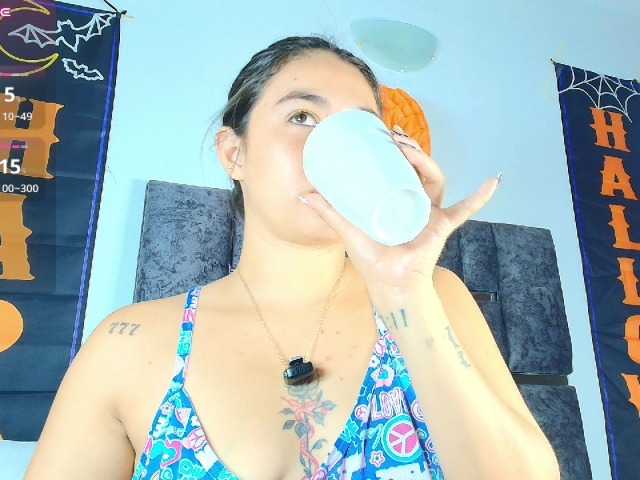 taniamilan live cam on BongaCams