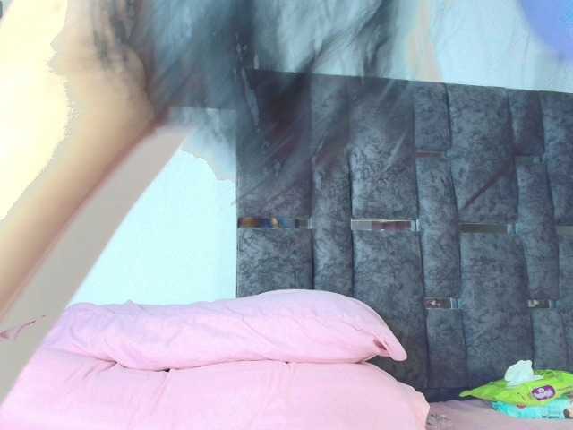TaniaMilan live cam preview