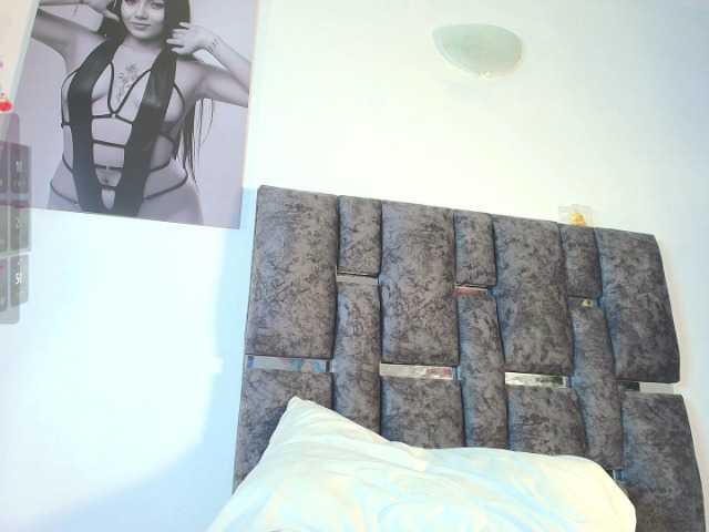taniamilan live cam on BongaCams