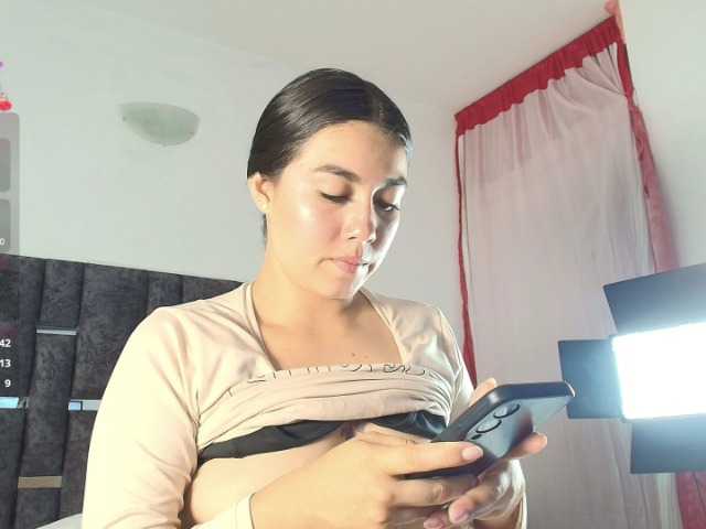 taniamilan live cam on BongaCams