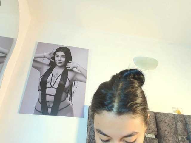taniamilan live cam on BongaCams