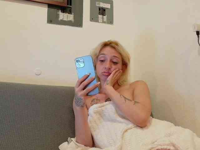 Sofydoll420 webcam