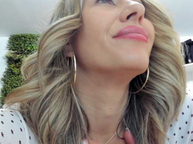 Sweetcherry30 live cam on BongaCams
