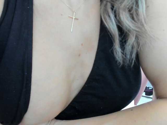 Sweetcherry30 live cam on BongaCams