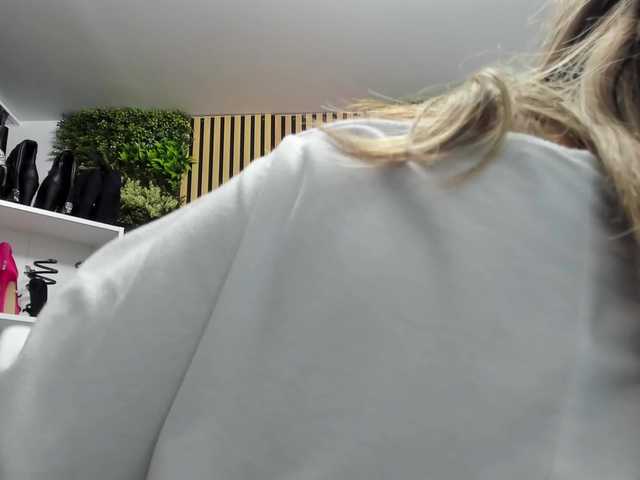 Sweetcherry30 live cam on BongaCams