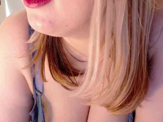 Margocurves webcam