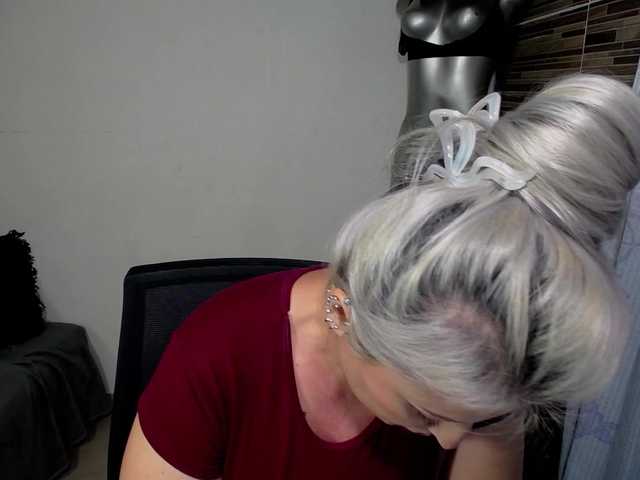 EmmaRizzoo live cam on BongaCams
