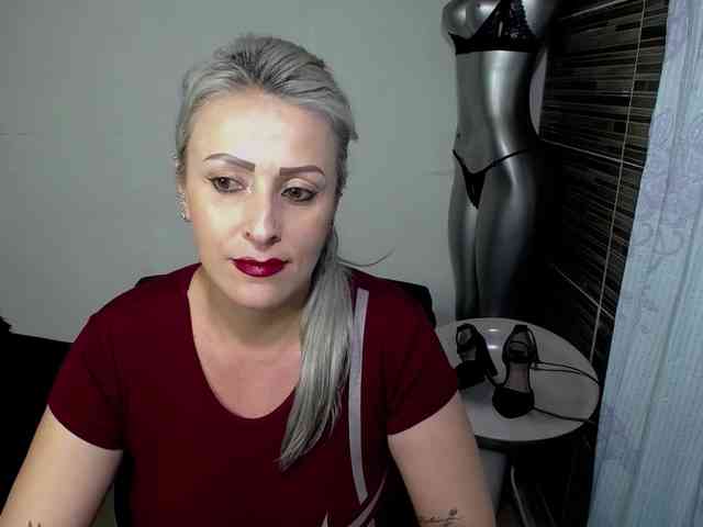 EmmaRizzoo webcam