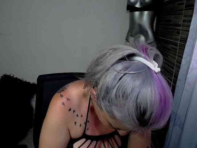 EmmaRizzoo webcam