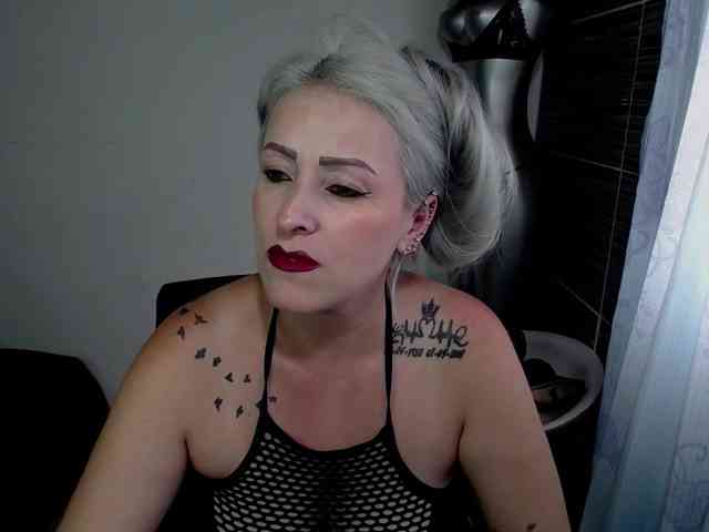 EmmaRizzoo webcam