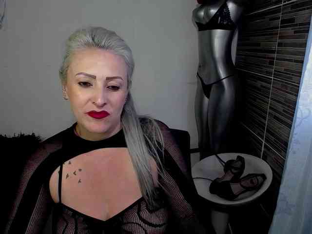 EmmaRizzoo webcam