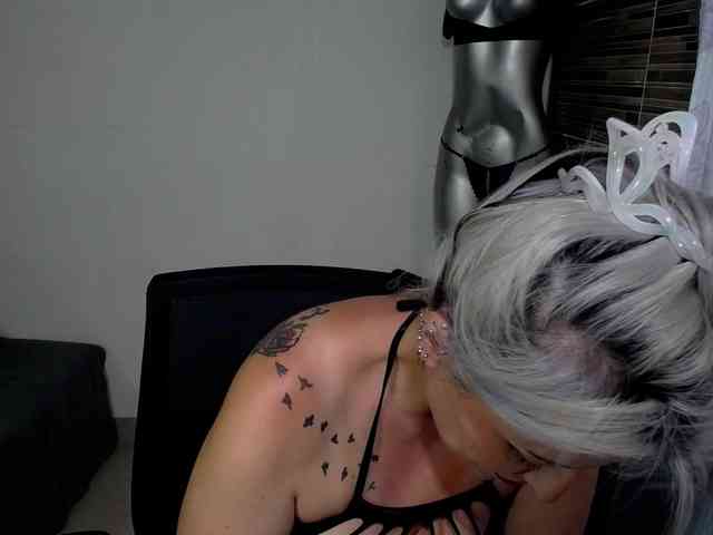 EmmaRizzoo webcam