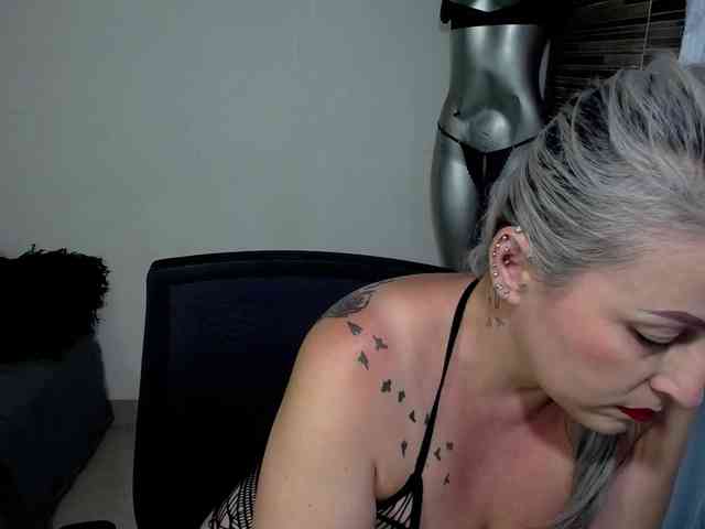 EmmaRizzoo webcam