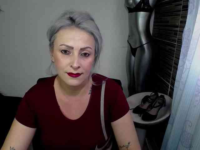 EmmaRizzoo webcam