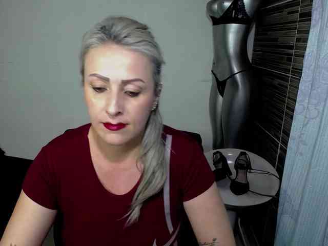 EmmaRizzoo webcam