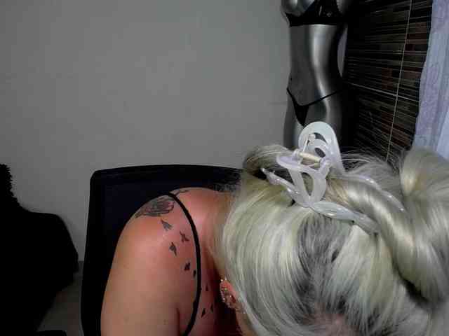 EmmaRizzoo webcam