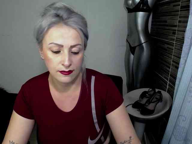 EmmaRizzoo webcam
