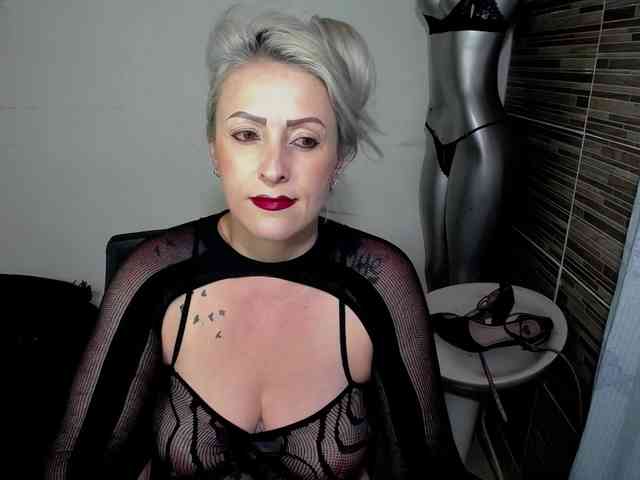 EmmaRizzoo webcam