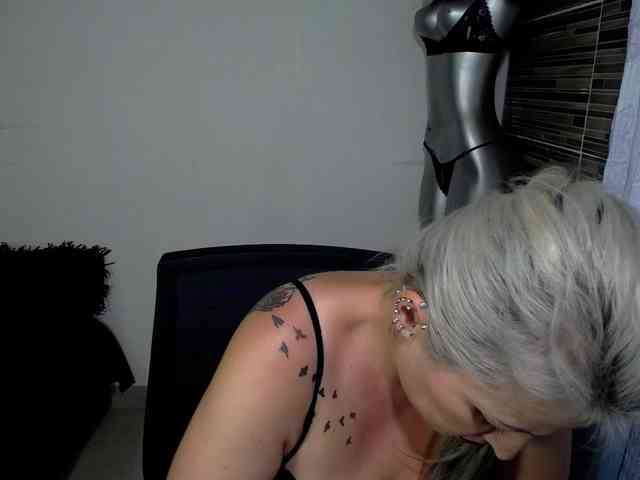 EmmaRizzoo webcam