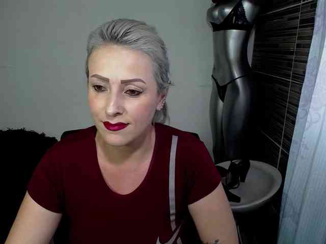 EmmaRizzoo webcam