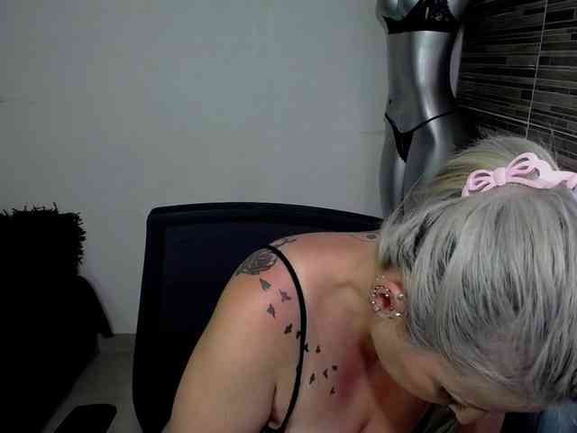 EmmaRizzoo webcam