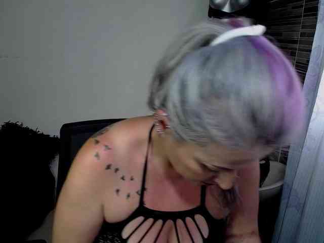 EmmaRizzoo webcam
