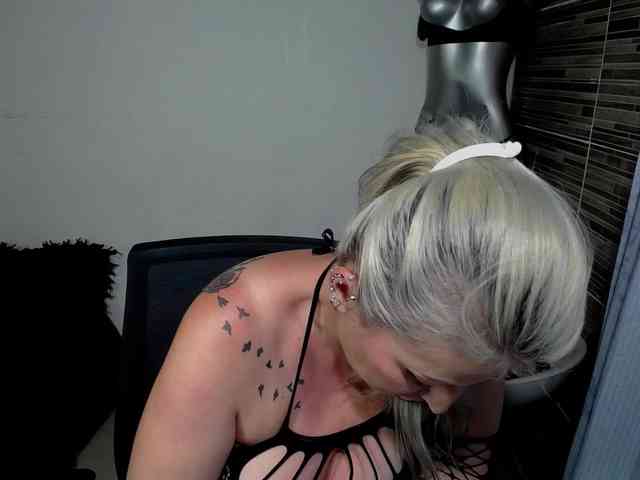 EmmaRizzoo webcam