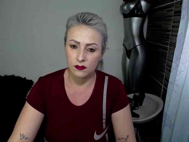 EmmaRizzoo webcam