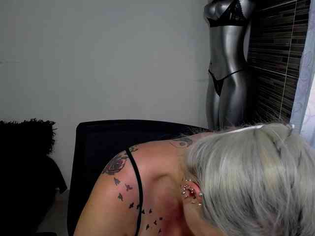 EmmaRizzoo webcam