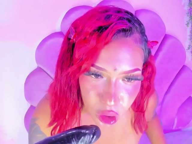 kitty-wine live cam on BongaCams