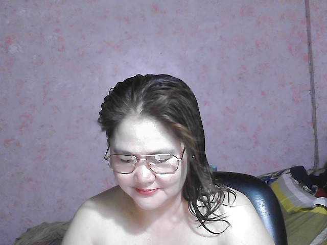 NICEtitspinay live cam on BongaCams