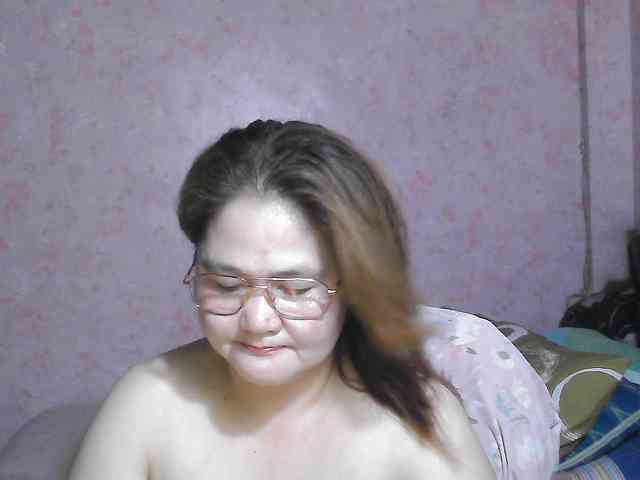 NICEtitspinay webcam