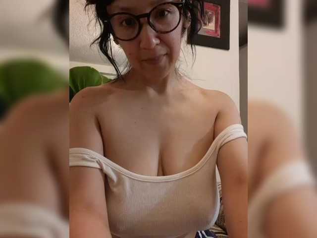 Fruttituttis's BongaCams show and profile