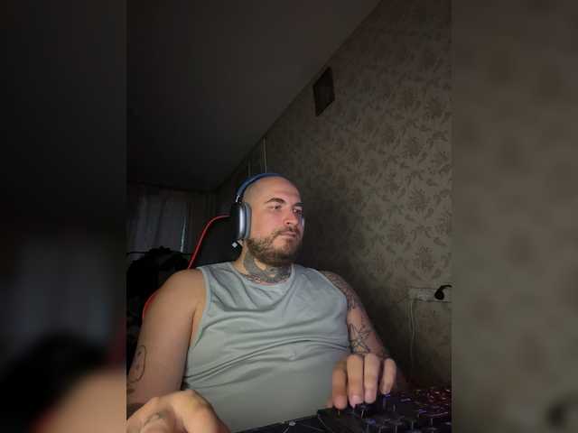 kyzmabig live webcam show
