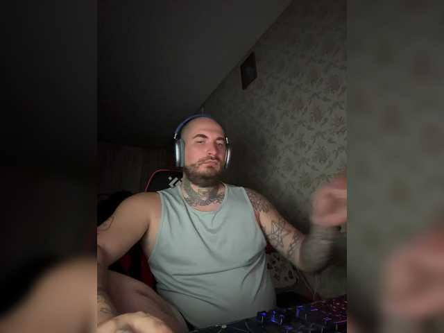 kyzmabig live webcam show