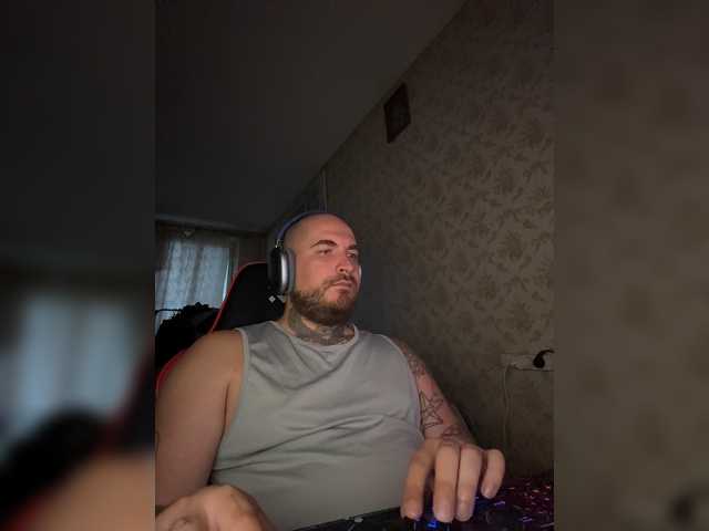 kyzmabig live webcam show
