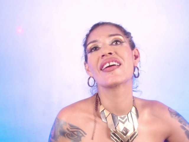 AgathaTenebri live cam