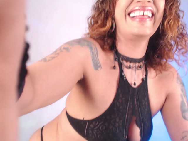 AgathaTenebri live cam preview