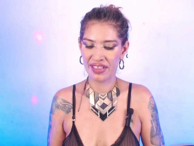 AgathaTenebri live cam