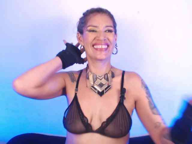 AgathaTenebri webcam