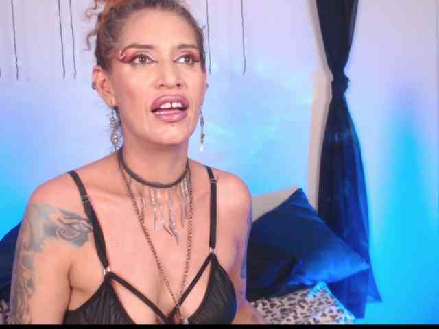 AgathaTenebri webcam