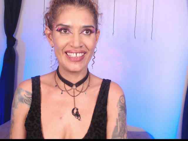 AgathaTenebri webcam