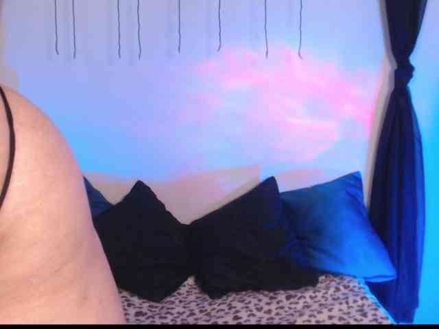 AgathaTenebri webcam