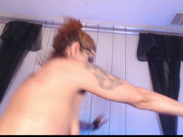 AgathaTenebri webcam