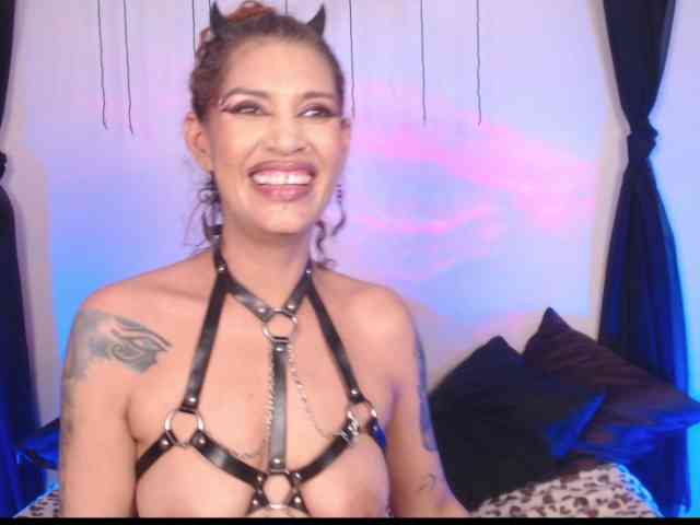 AgathaTenebri webcam