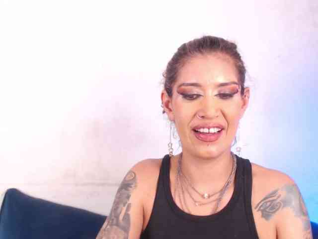 AgathaTenebri webcam